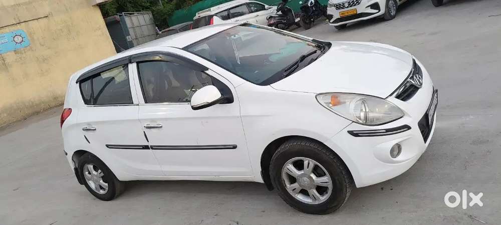 Hyundai I20 Asta Top Model 
2010 Passing Done Till 2030
3rd Owner