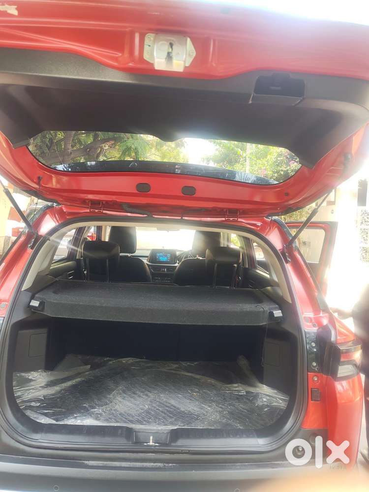 Maruti Suzuki Brezza 1.5 Zxi Plus At Smart Hybrid, 2022, Petrol