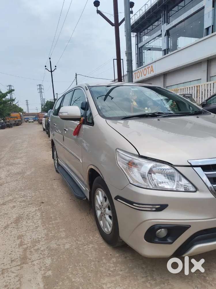 Toyota Innova 2.5 V 2013 Excellent Condition Low Kilometers (93000km)