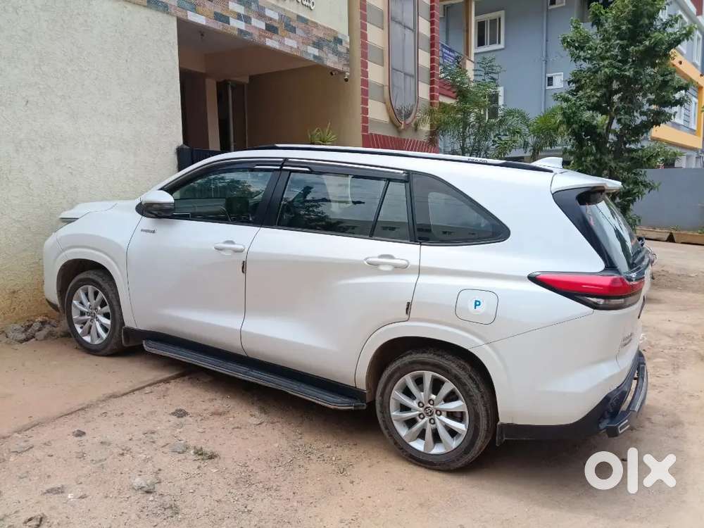 Toyota Innova Hycross 2023 Hybrid Car