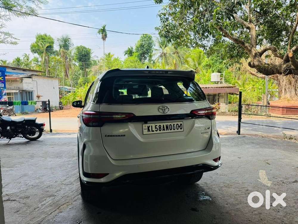 Toyota Fortuner Lagender 4x4 At 4000km Driven