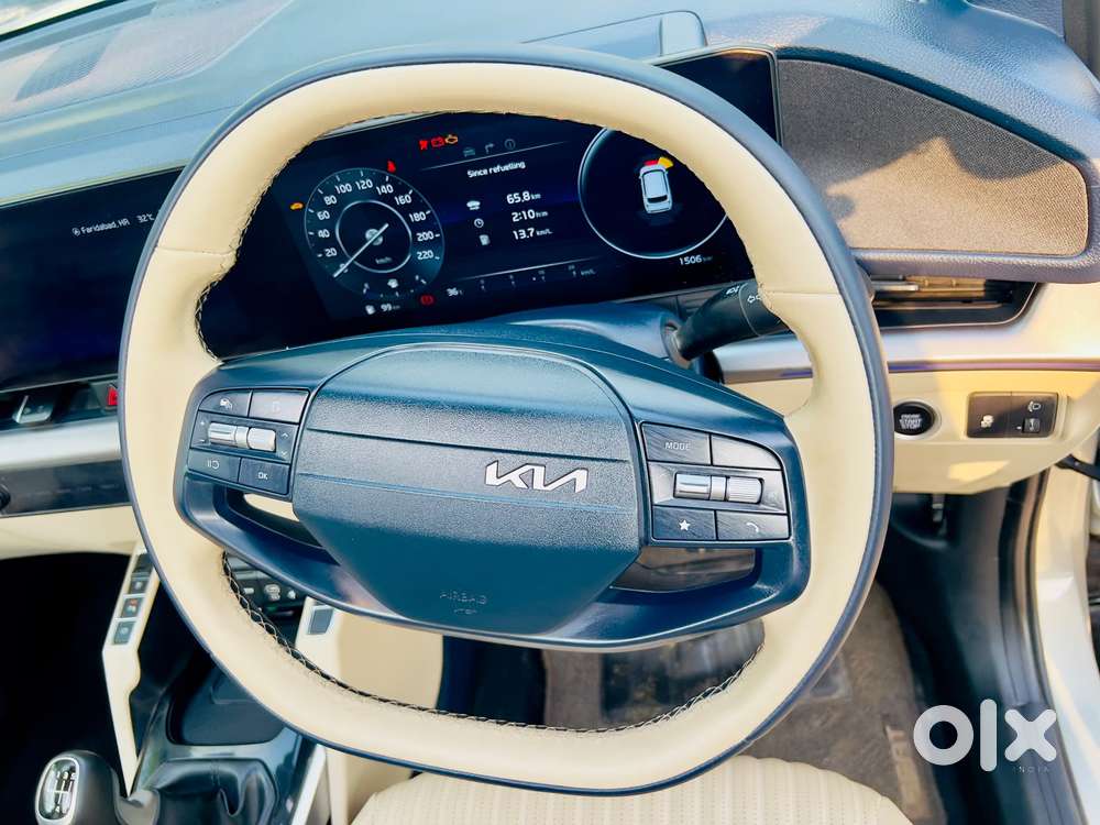 Kia Carens Clavis, 2025, Petrol