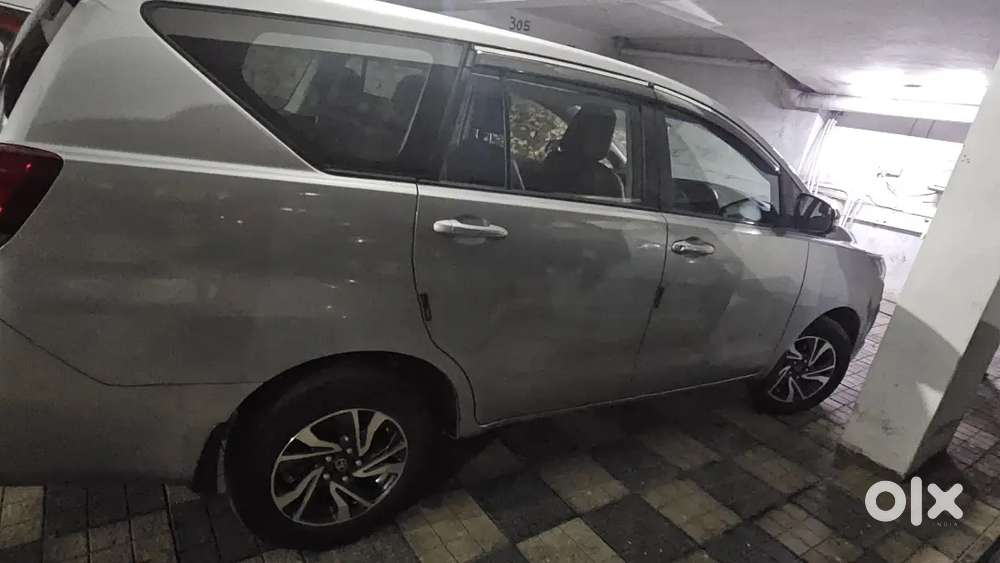 Toyota Innova Crysta 2022 2.4 G Mt 8 Str Delhi Registered