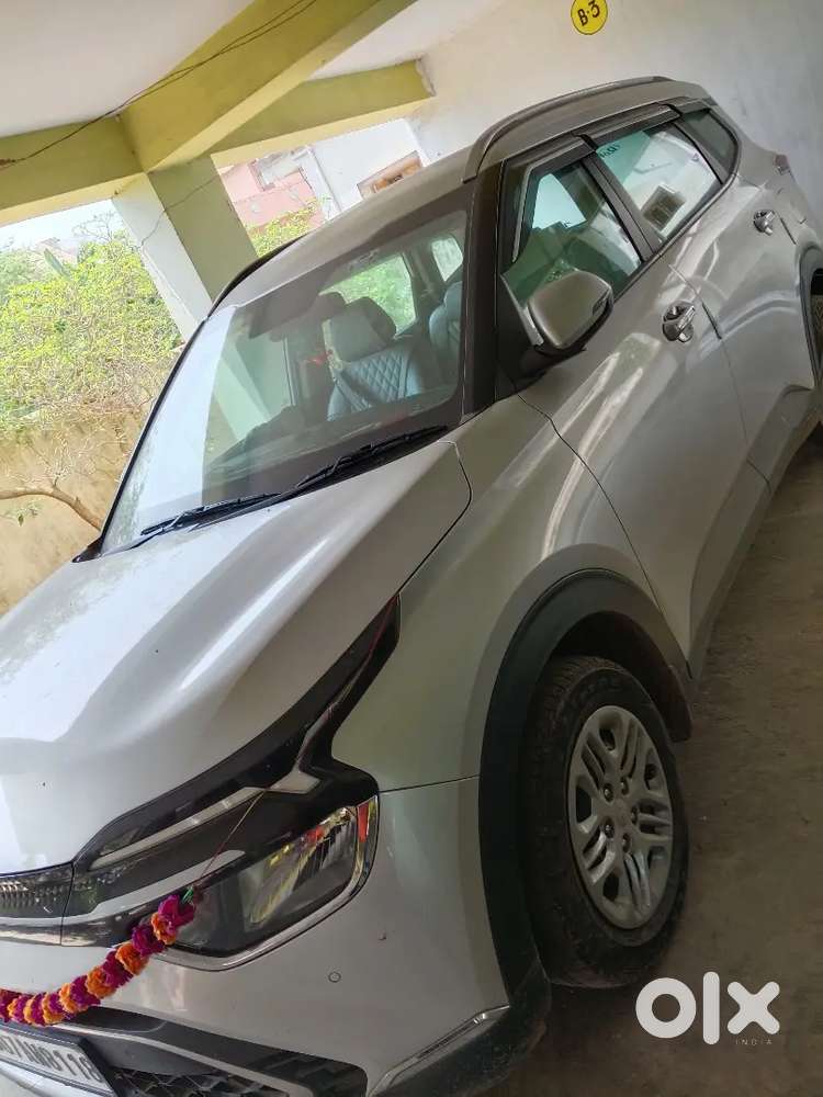 Kia Carens Luxury 2024