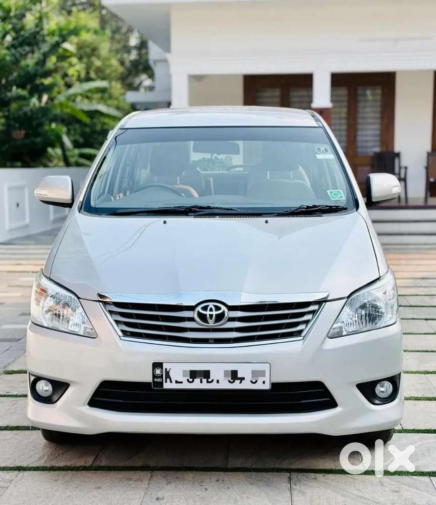 Toyota Innova 2012