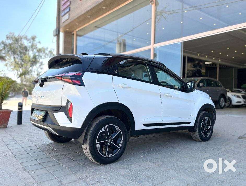 Tata Nexon Ev Empowered Plus Lr, 2024
