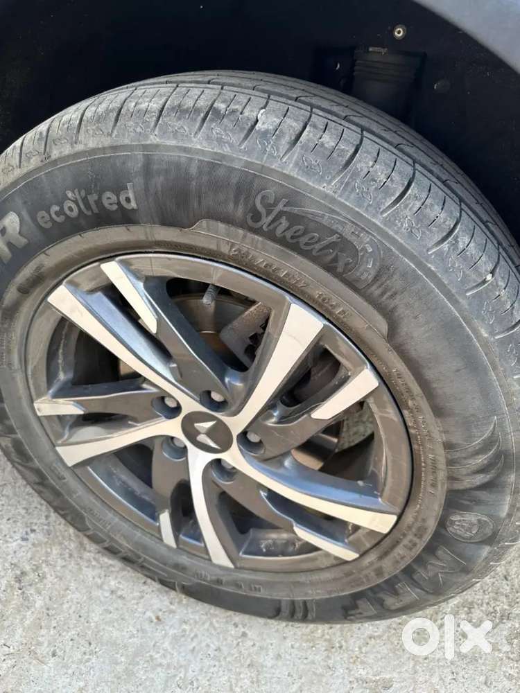 Mahindra Xuv700 Petrol 12/2022 Model