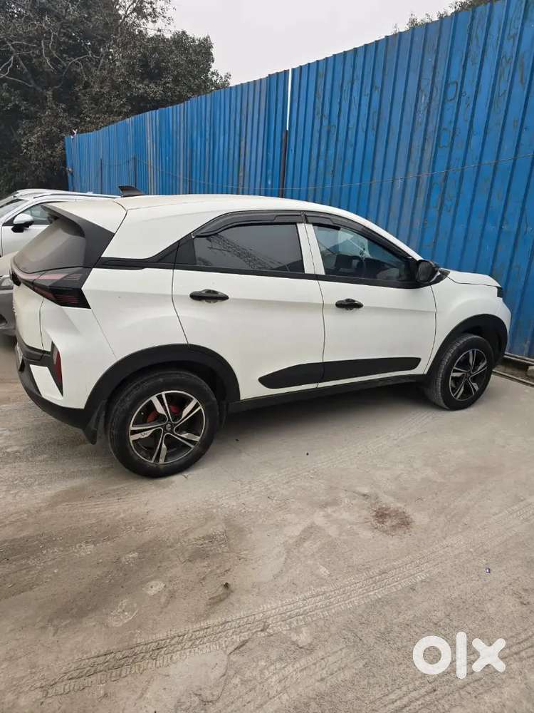 Well-maintained July 2024 [nexon Smart +s] Petrol / Cng Automatic