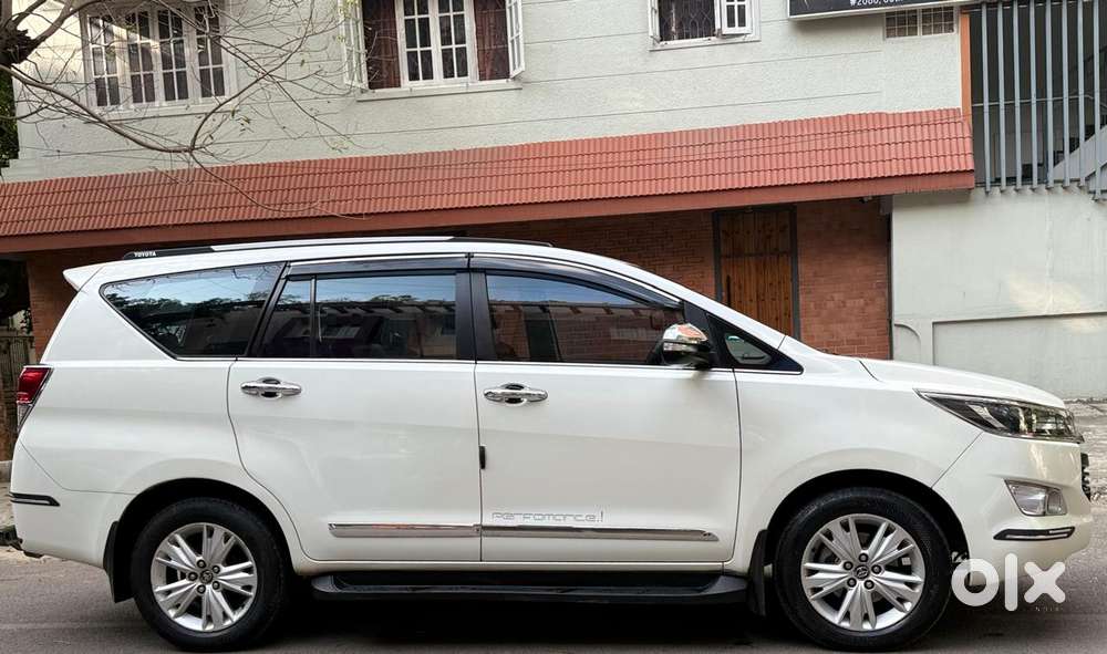 Toyota Innova Crysta 2.8z Automatic, 2016, Diesel