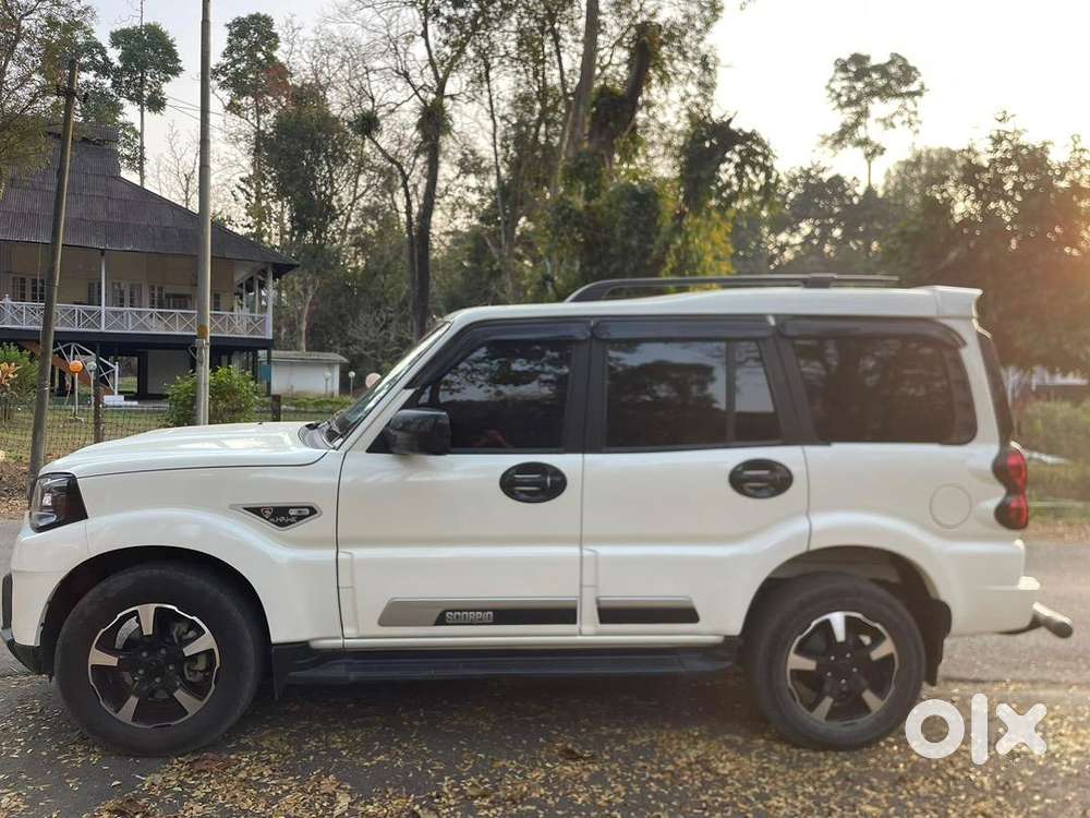 Mahindra Scorpio Classic S11