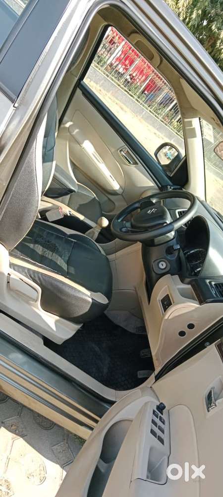 Maruti Suzuki Swift Dzire Vxi Optional, 2016, Petrol