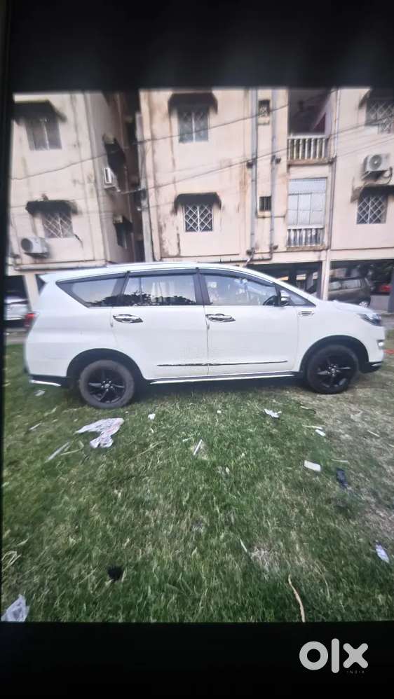 Toyota Innova Crysta 2017 Diesel Well Maintained