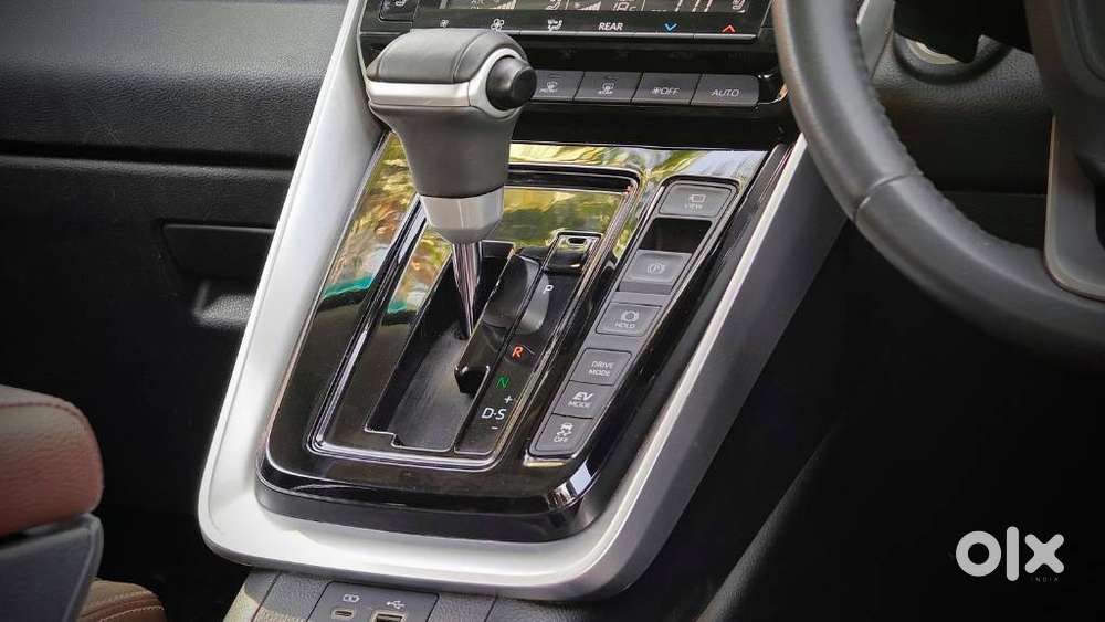 Toyota Innova Hycross 2.0 Zx (o) Hybrid 7 Str, 2025, Petrol