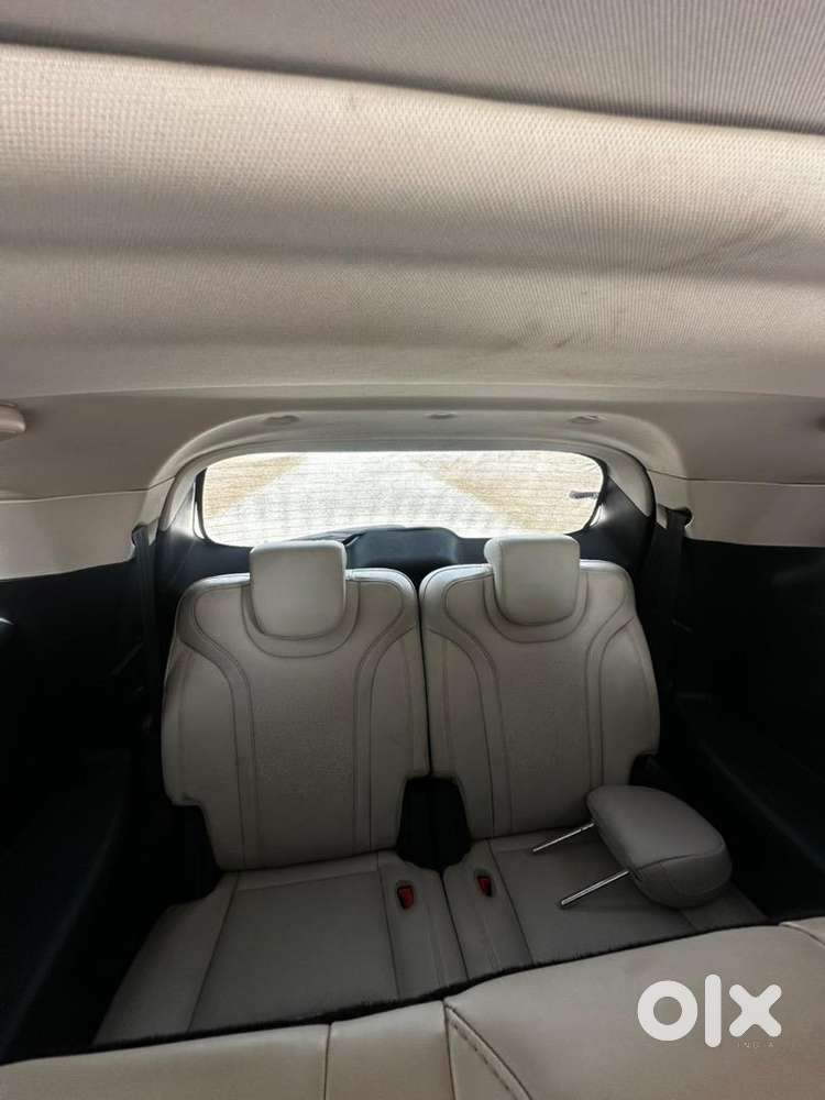Mahindra Xuv700 Diesel Auto 2024 1st Owner