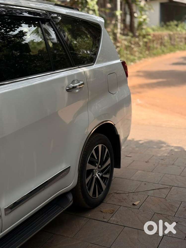 Toyota Innova Crysta 2023