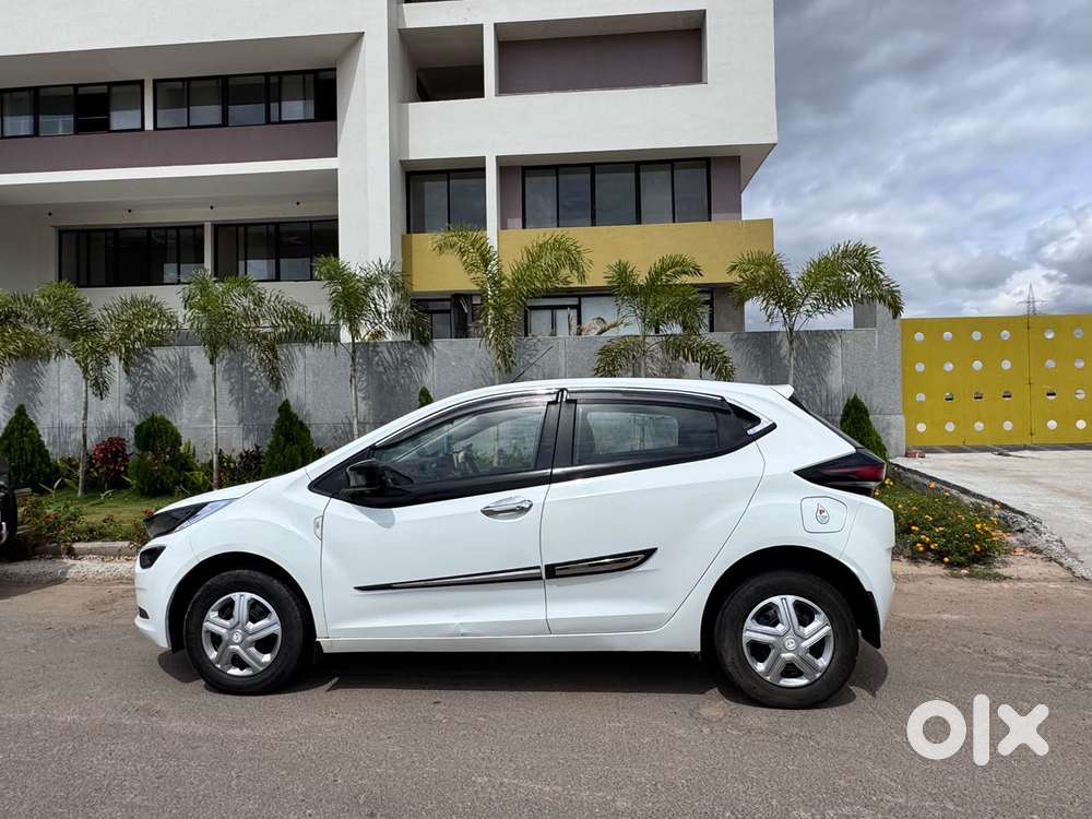 Tata Altroz 1.2 Xe Plus Petrol, 2022, Petrol