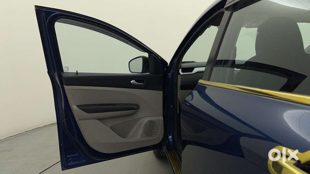 Renault Triber Rxz, 2022, Petrol