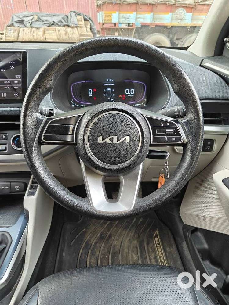 Kia Carens G 1.5 6mt Premium (o) 7-seater, 2023, Petrol