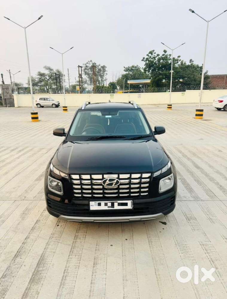 Hyundai Venue Sx Petrol Sunroof 1st Owner