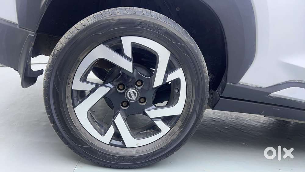 Nissan Magnite 1.0 Xv Premium, 2022, Petrol
