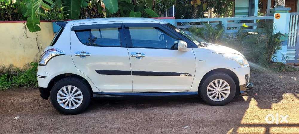 Maruti Suzuki Swift Vxi Optional, 2015, Petrol