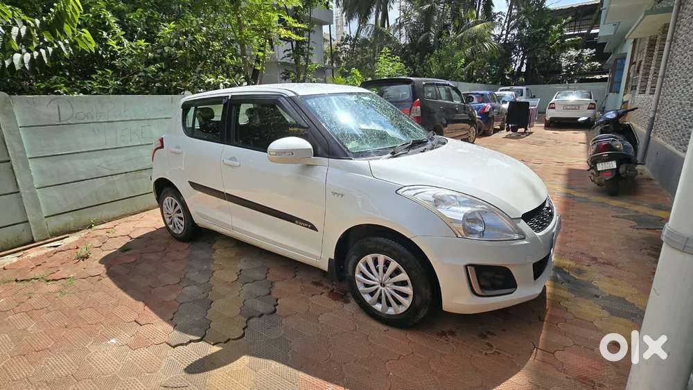 Maruti Suzuki Swift Vxi Abs Bsiv, 2015, Petrol