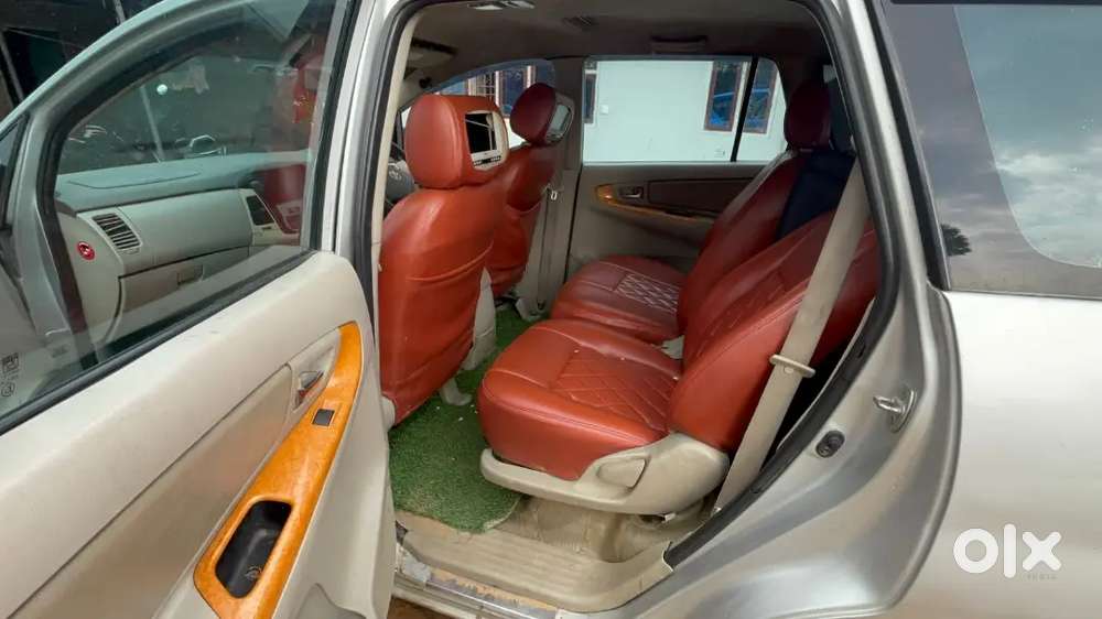 Toyota Innova Hycross 2011 Diesel 155000 Km Driven