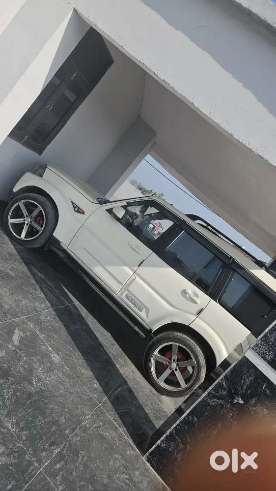 Brand New Car Excellent Condition  Mst Gaddi H Bhai