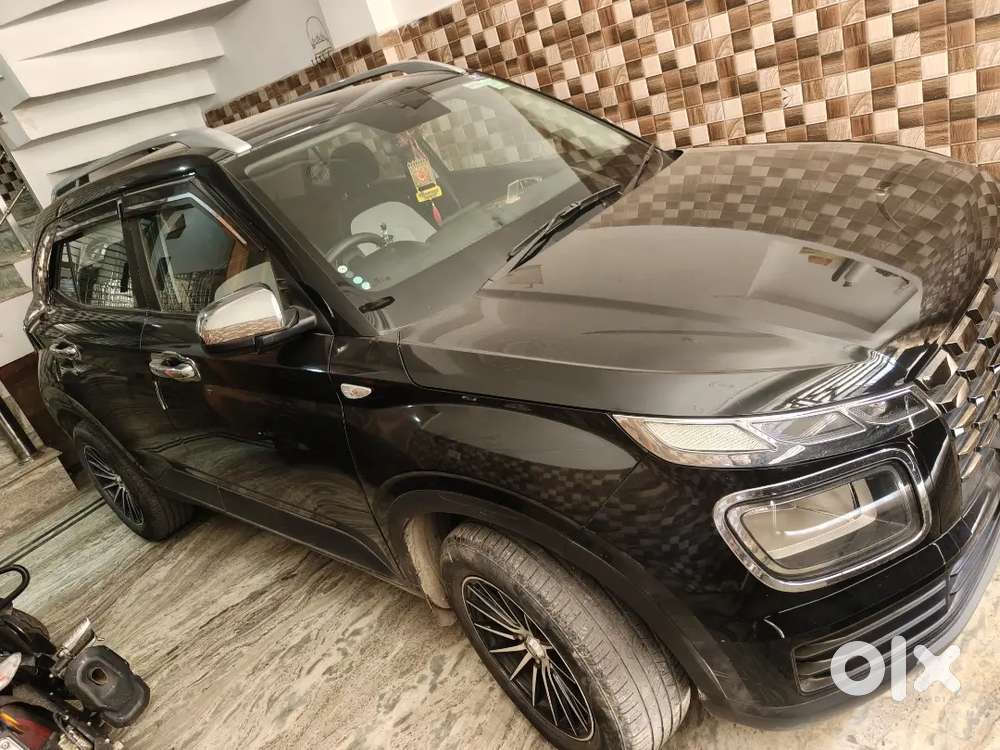 Hyundai Venue Petrol Manual 19000 Km 2022