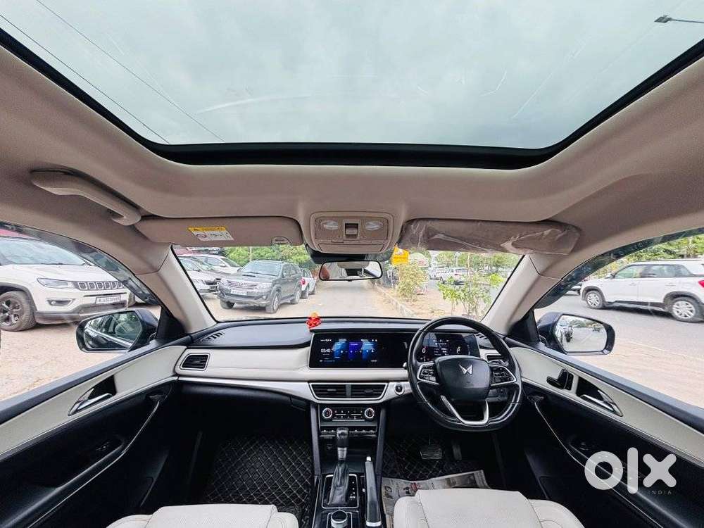 Mahindra Xuv700 2.2 Ax 7 Diesel At Str, 2022, Diesel