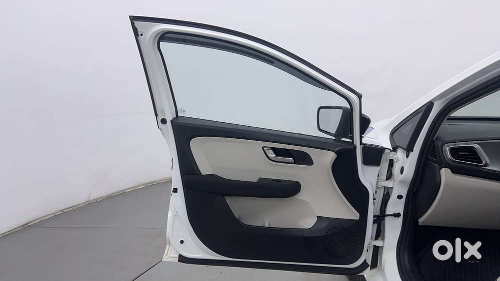 Tata Altroz Xza Plus (s), 2024, Petrol