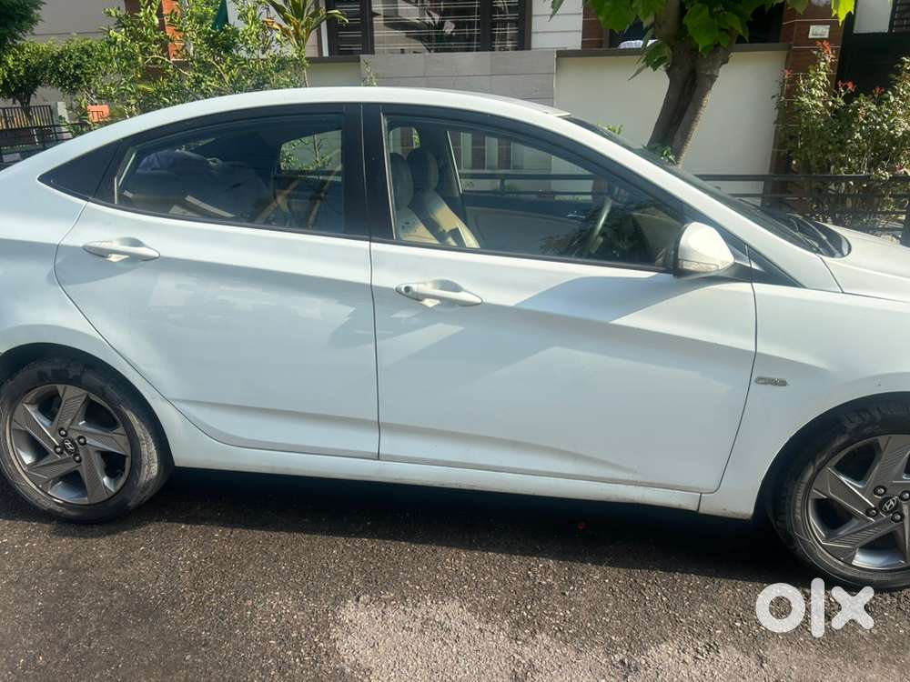 Hyundai Fluidic Verna 2012