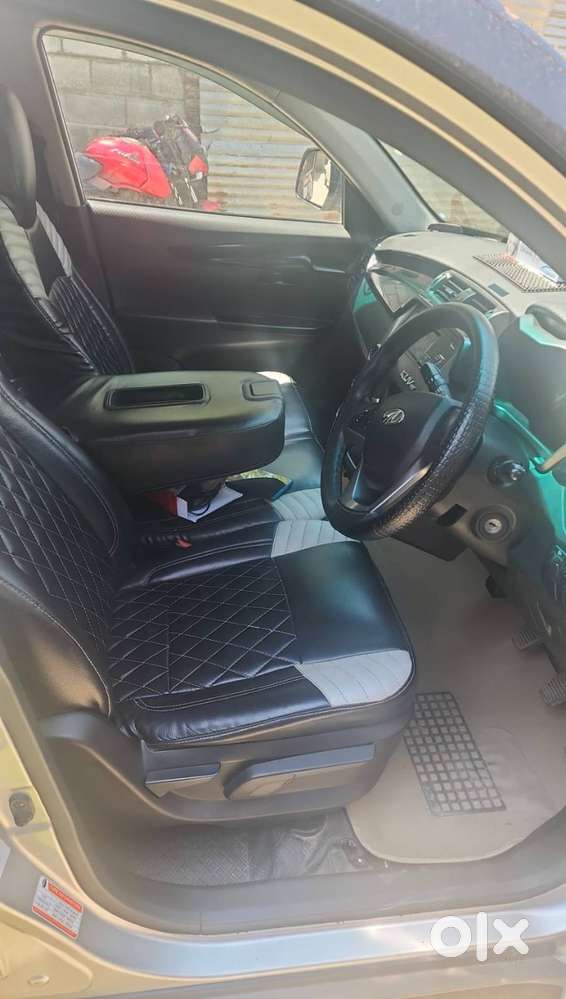 Kuv 100 K8 6 Seater Top Variant