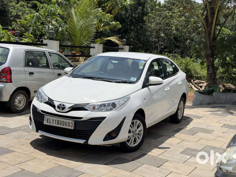 Toyota Yaris Ativ J Cvt, 2021, Petrol