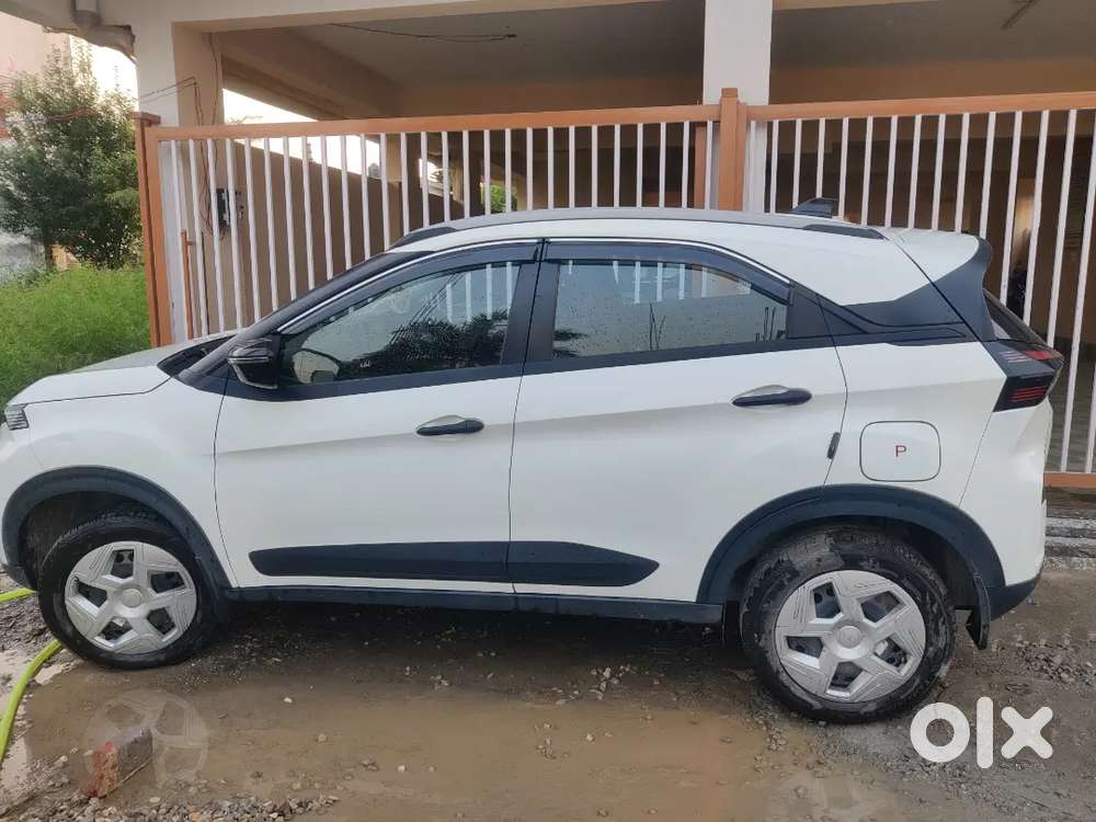 Tata Nexon 2024 Petrol 10000 Km Driven, With Sunroof Also