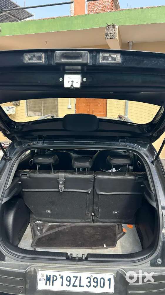 Hyundai Venue 2024 Petrol 27000 Km Driven