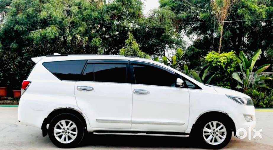 Toyota Innova Crysta 2.4 Gx Mt 8s, 2017, Diesel