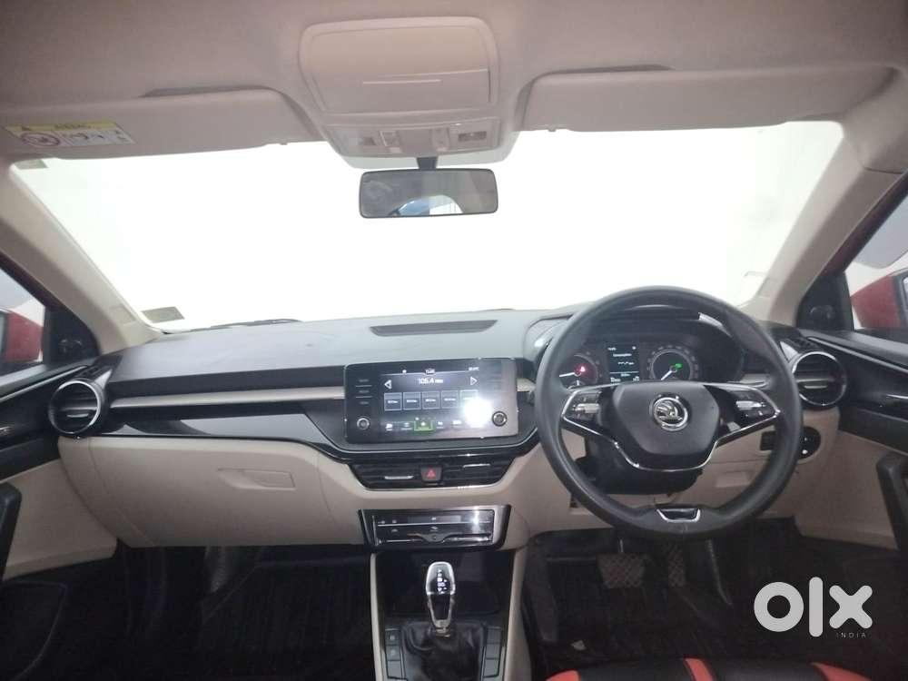 Skoda Slavia Ambition 1.0l Tsi At, 2022, Petrol