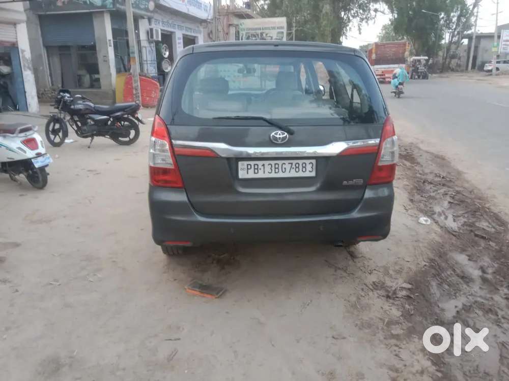 Toyota Innova 2015