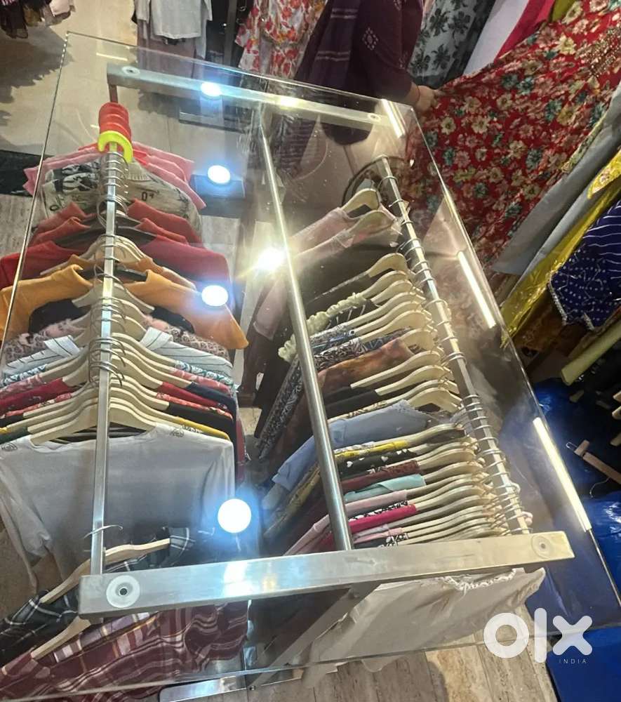 Cloth shop table