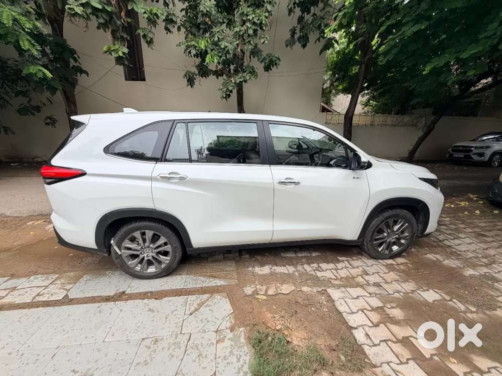 Toyota Innova Hycross, 2026, Petrol