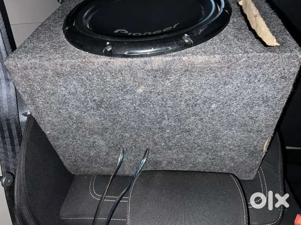Pioneer dual coil woofer in new like condition with soundbox