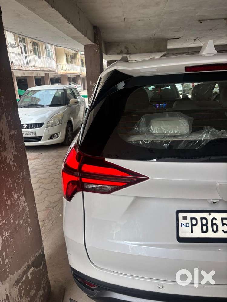 Mahindra Xuv700 2.0 Ax 7 Petrol At Luxury Pack Str, 2024, Petrol