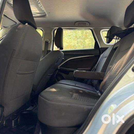 Maruti Suzuki Brezza 1.5 Zxi Smart Hybrid, 2023, Petrol