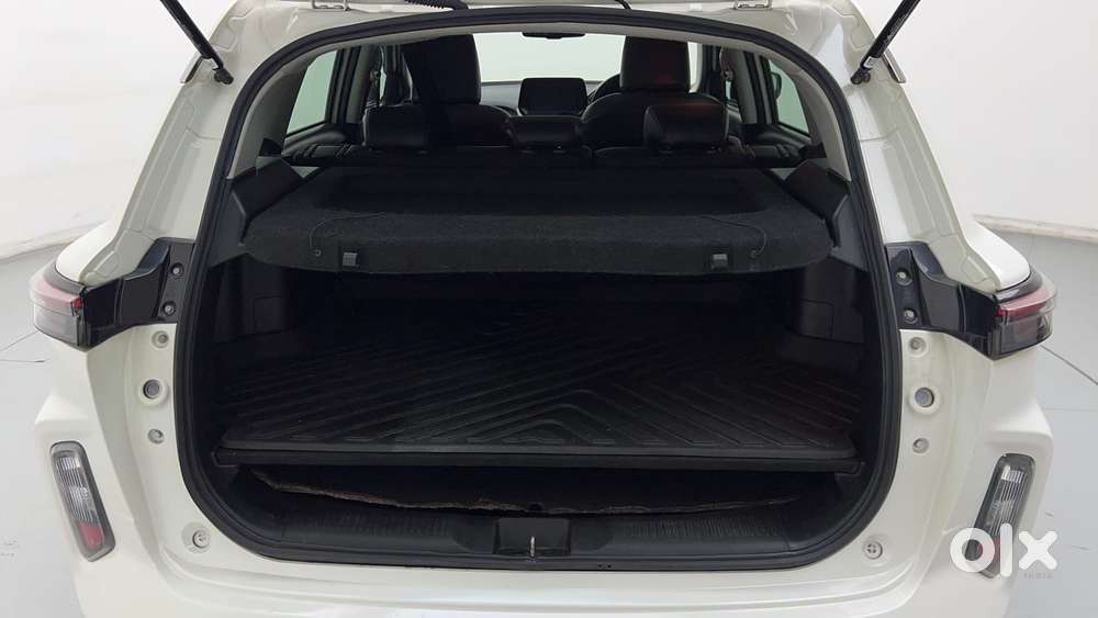Maruti Suzuki Grand Vitara 1.5 Alpha Plus Intelligent Hybrid Ecvt, 2..