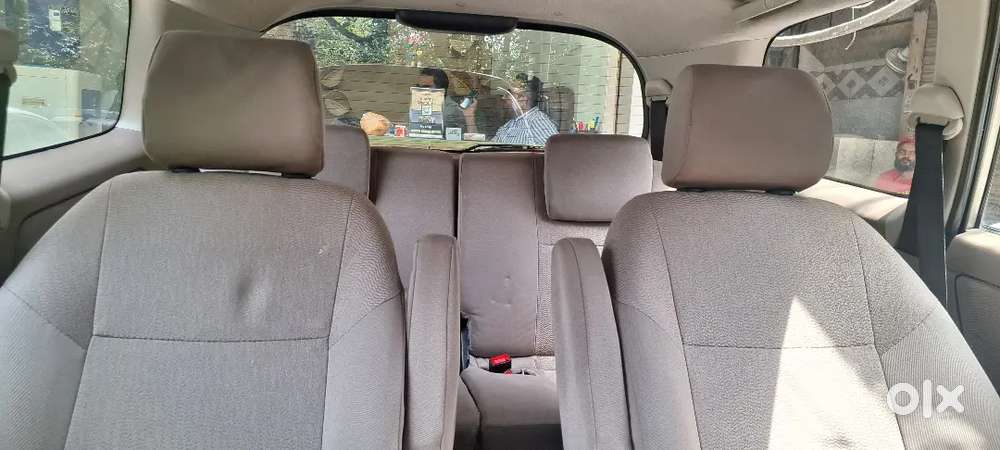 Toyota Innova (2.5 V) 2015-7-seater