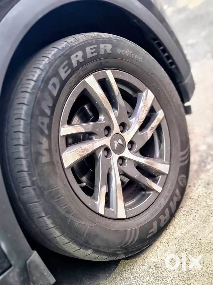 Mahindra Xuv700 2.2 Ax 5 Diesel At Str, 2023, Diesel