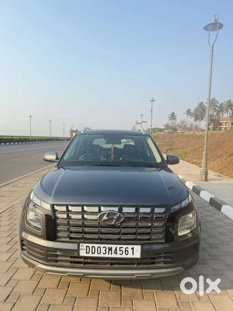 Hyundai  Venue 2024 Petrol 16000 Km Driven