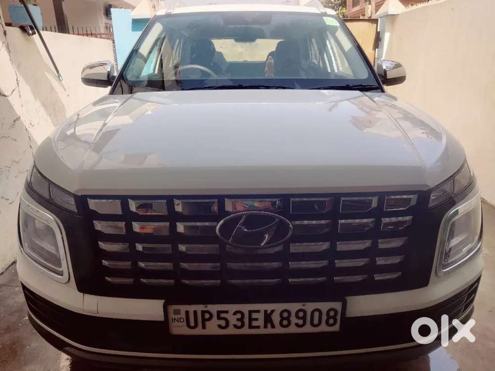 Hyundai Venue 2022 Petrol 8000 Km Driven