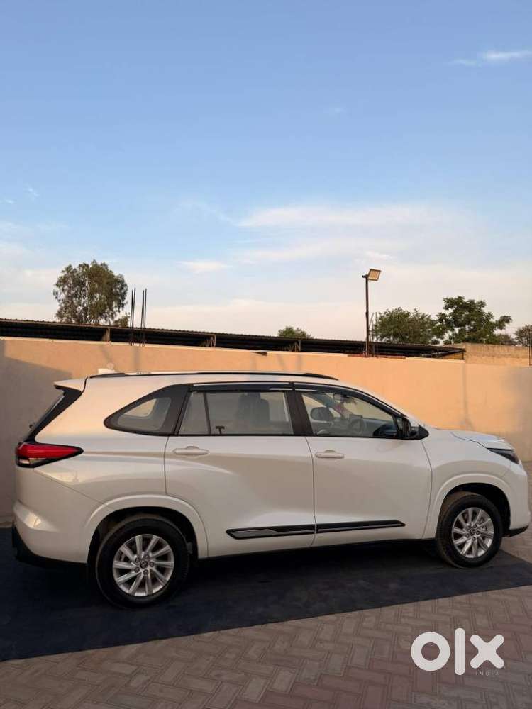 Toyota Innova Hycross Gx (o), 2025, Petrol